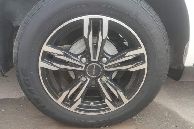 Used Venucia D50 2013 1.6L Automatic Fashion Edition Right Rear Wheel Hub