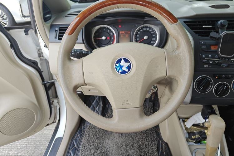 Used Venucia D50 2013 1.6L Automatic Fashion Edition Steering Wheel