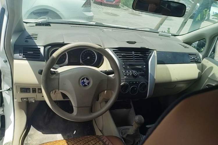 Used Venucia D50 2013 1.6L Manual Fashion Edition Steering Wheel