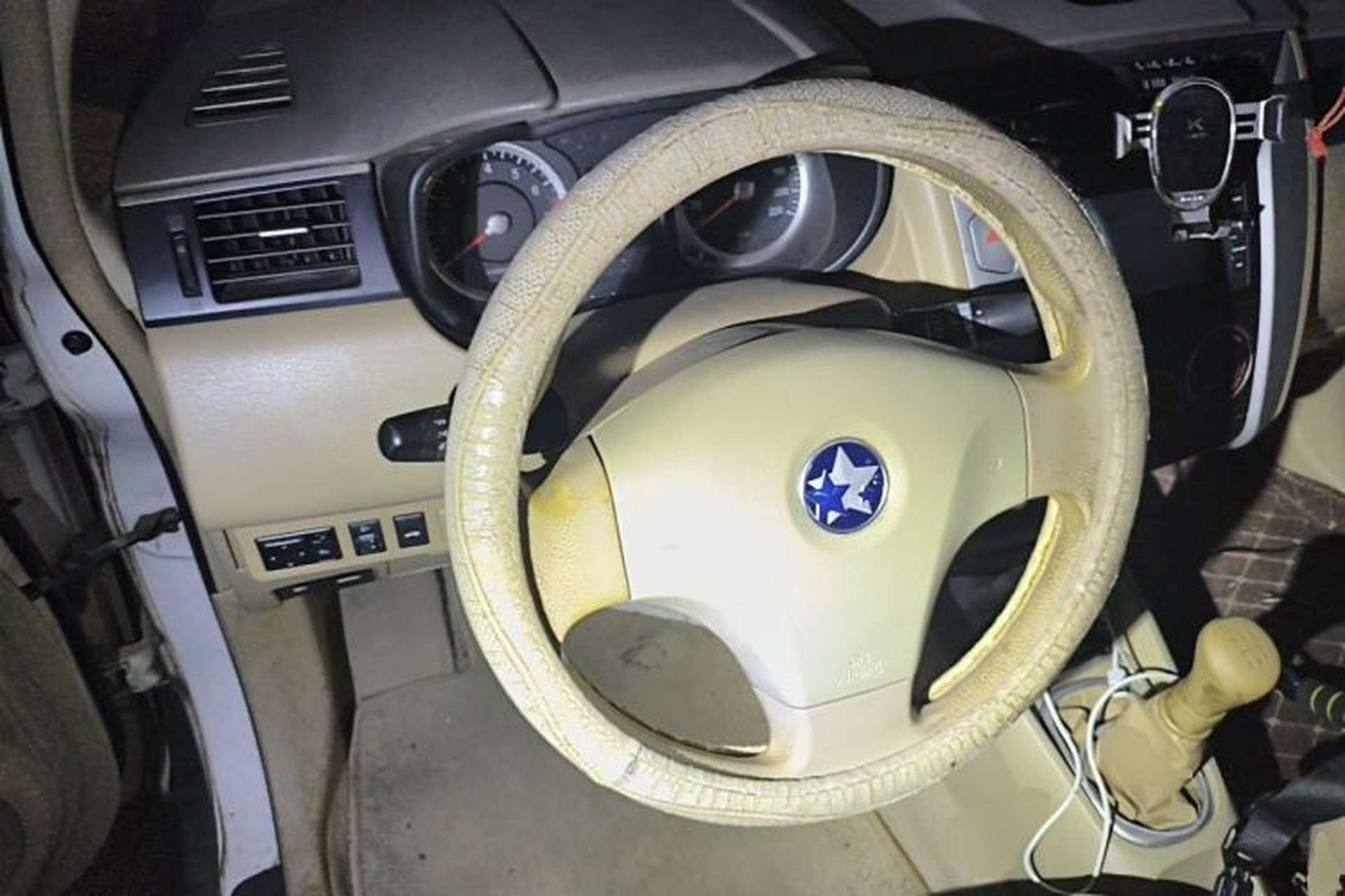 Used Venucia D50 2013 1.6L Manual Luxury Edition Steering Wheel