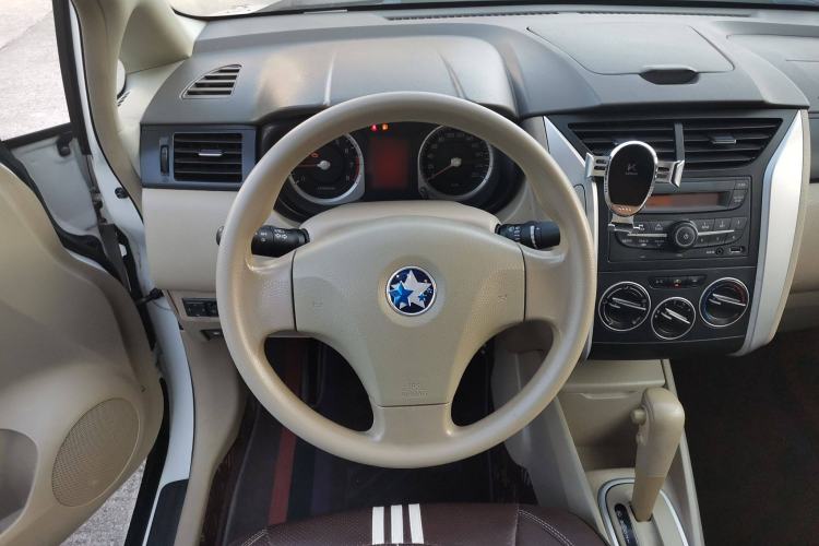 Used Venucia D50 2013 1.6L Automatic Fashion Edition Steering Wheel