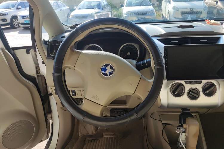 Used Venucia D50 2013 1.6L Automatic Fashion Edition Steering Wheel