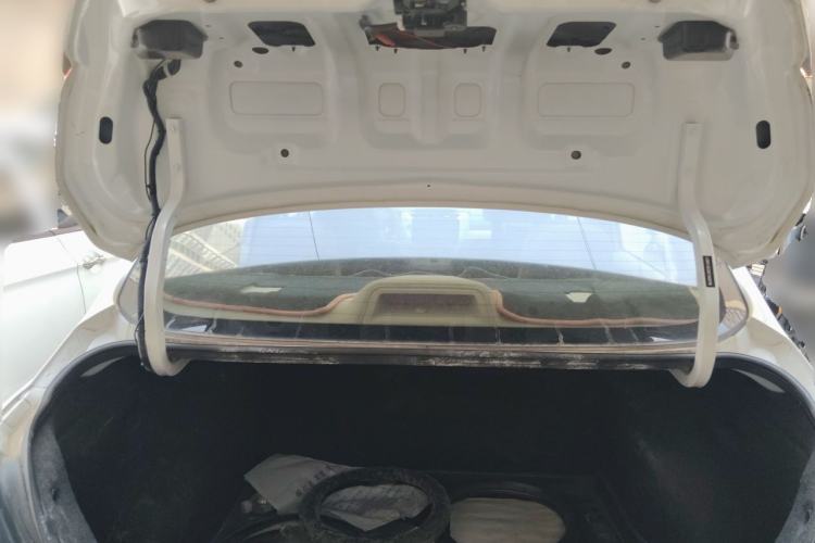 Used Venucia D50 2013 1.6L Manual Fashion Edition Trunk