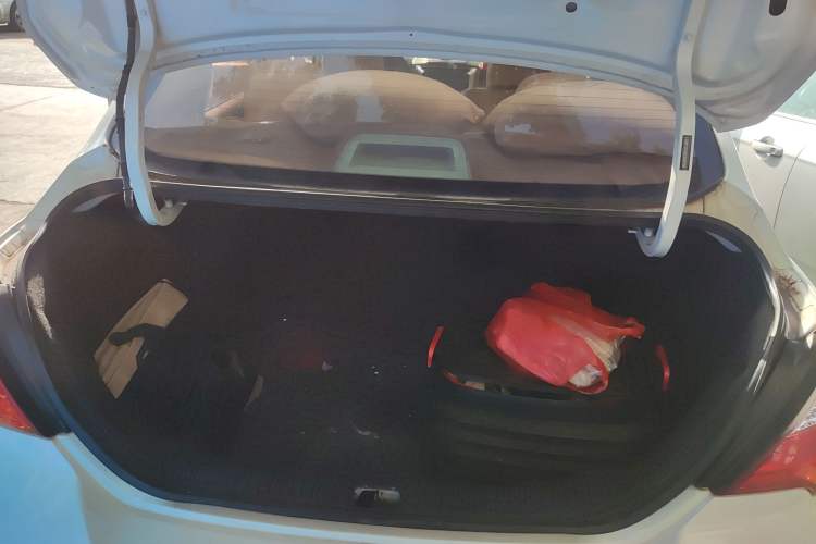 Used Venucia D50 2013 1.6L Automatic Fashion Edition Trunk