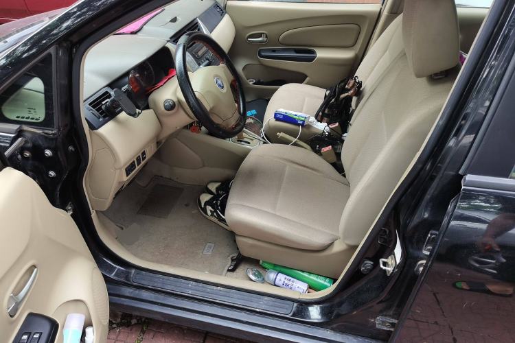 Used Venucia D50 2014 1.6L Automatic Splendid Edition Interior 3