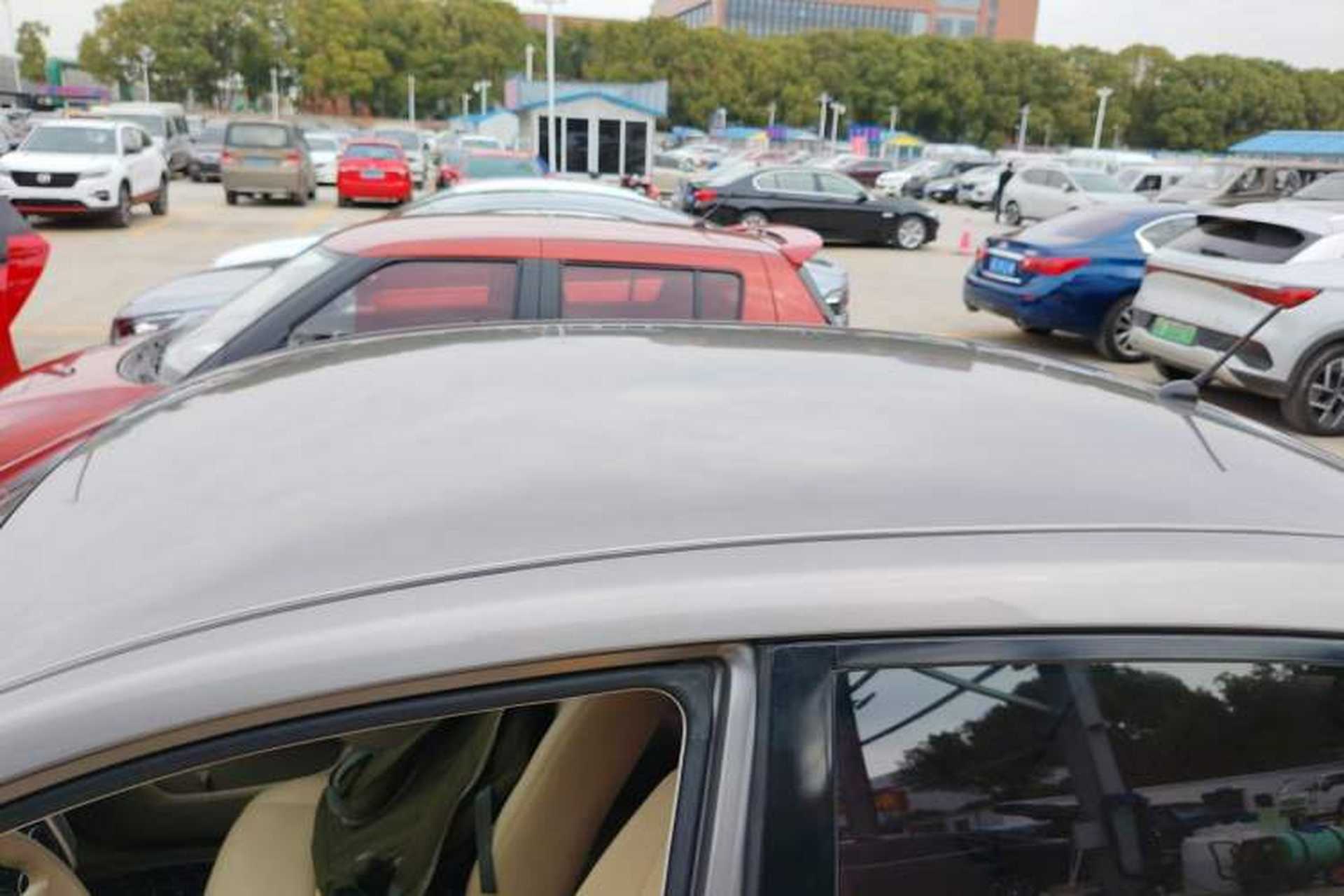 Used Venucia D50 2014 1.6L Manual Splendid Edition Roof