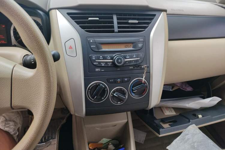 Used Venucia D50 2014 1.6L Manual Splendid Edition Audio And AC Panel