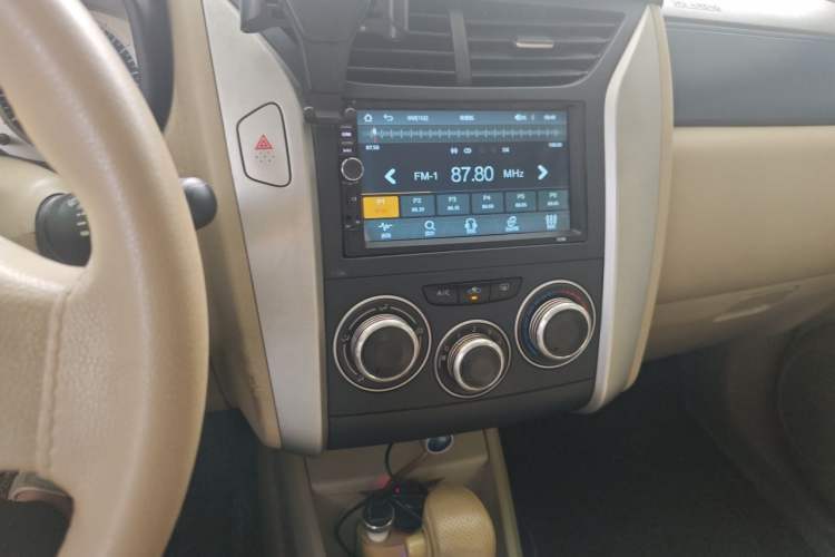 Used Venucia D50 2014 1.6L Automatic Splendid Edition Audio And AC Panel