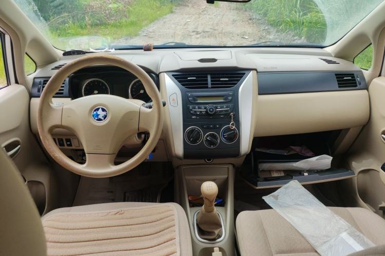 Used Venucia D50 2014 1.6L Manual Splendid Edition Center Console