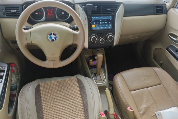 Used Venucia D50 2014 1.6L Automatic Splendid Edition Center Console