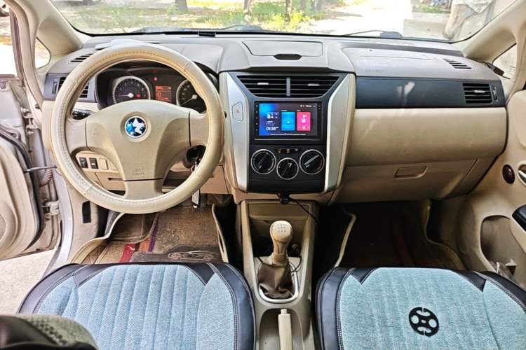 Used Venucia D50 2014 1.6L Manual Splendid Edition Center Console