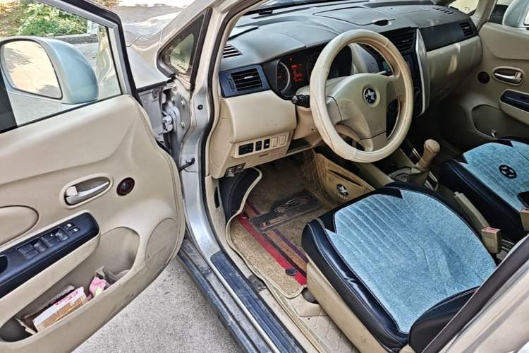 Used Venucia D50 2014 1.6L Manual Splendid Edition Driver Seat