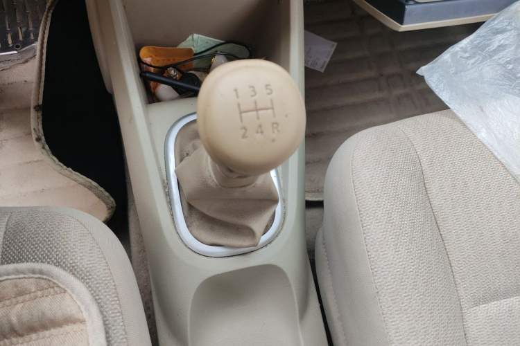 Used Venucia D50 2014 1.6L Manual Splendid Edition Gear Lever