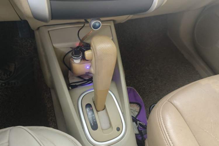 Used Venucia D50 2014 1.6L Automatic Splendid Edition Gear Lever