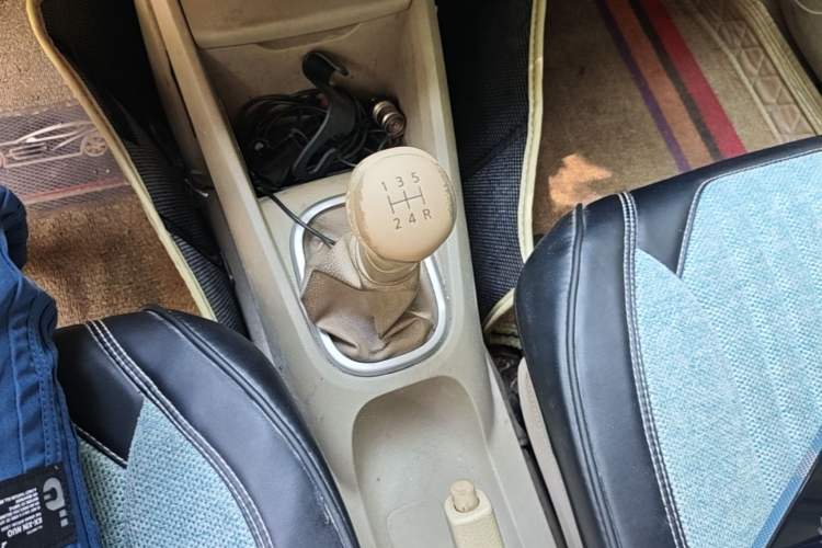 Used Venucia D50 2014 1.6L Manual Splendid Edition Gear Lever