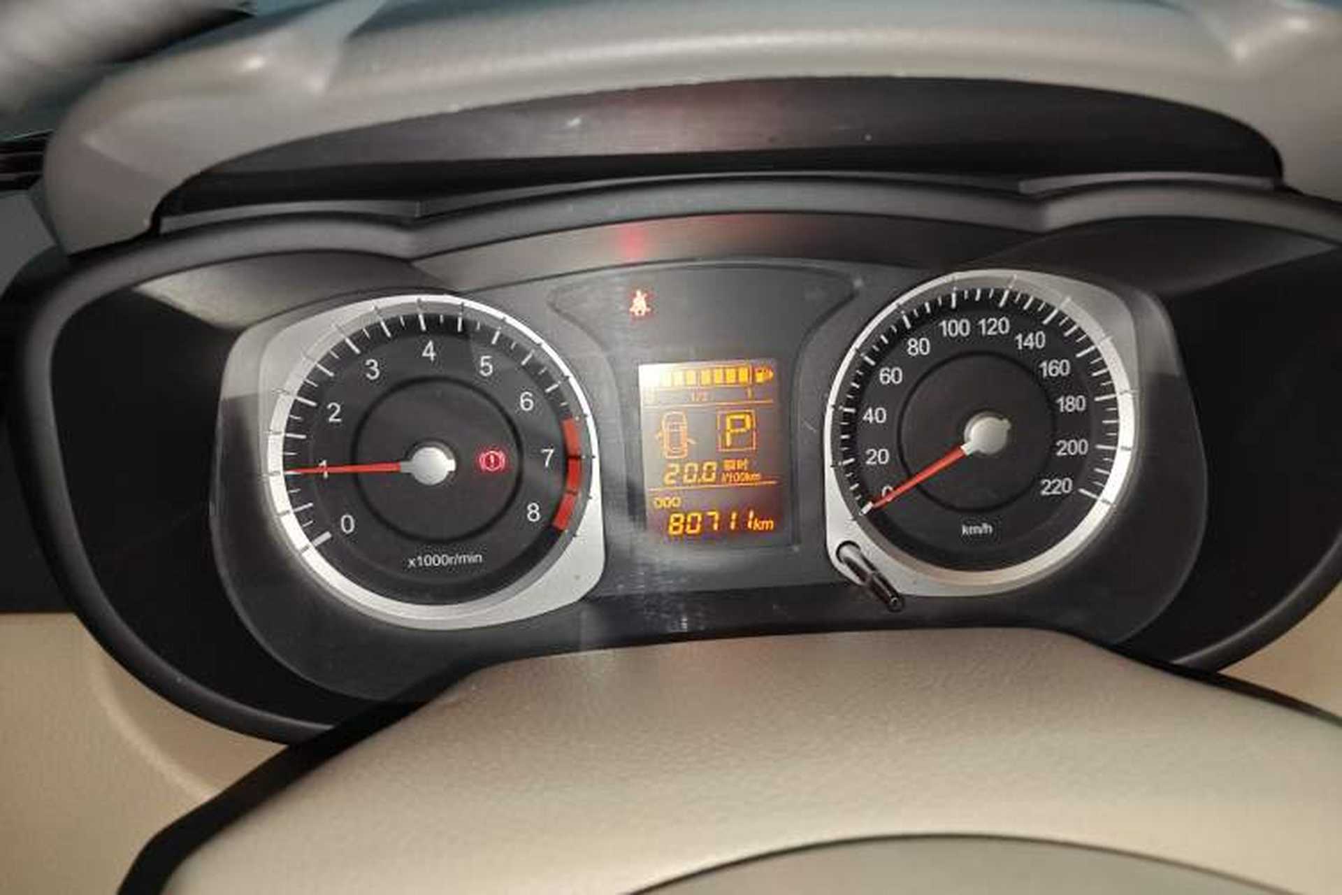 Used Venucia D50 2014 1.6L Automatic Splendid Edition Odometer Close Up
