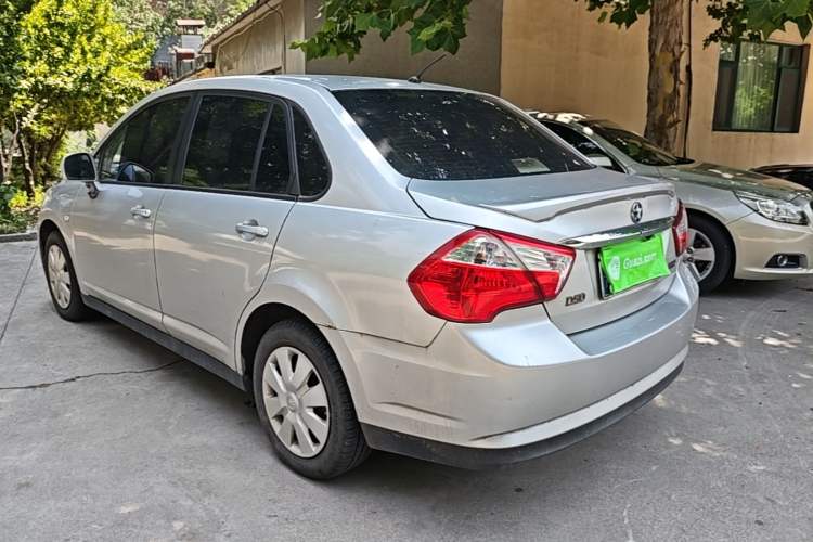 Used Venucia D50 2014 1.6L Manual Splendid Edition Rear Left 45 Deg