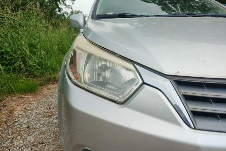 Used Venucia D50 2014 1.6L Manual Splendid Edition Right Front Headlight