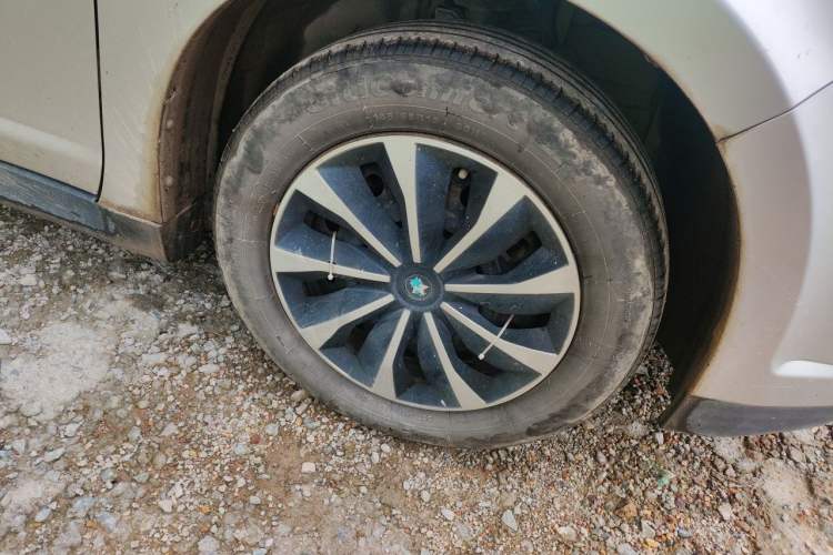 Used Venucia D50 2014 1.6L Manual Splendid Edition Right Front Wheel Hub