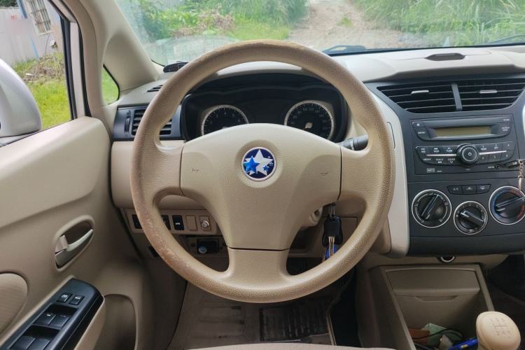 Used Venucia D50 2014 1.6L Manual Splendid Edition Steering Wheel