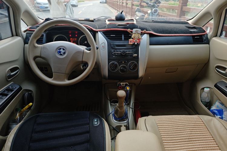 Used Venucia D50 2014 1.6L Manual Splendid Edition Center Console