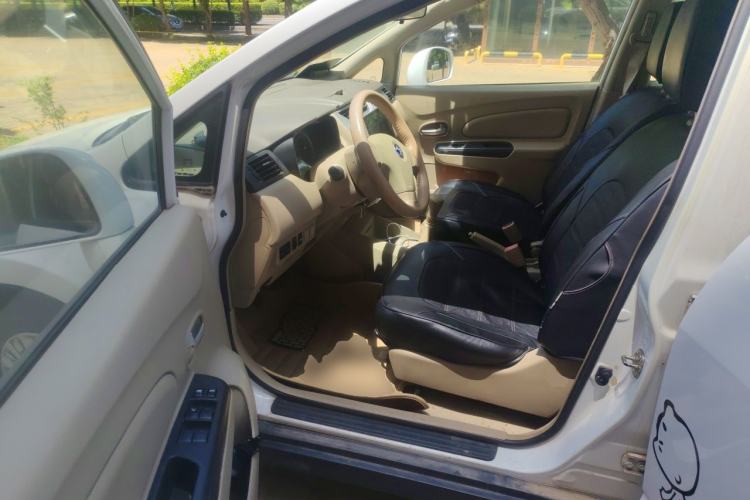 Used Venucia D50 2014 1.6L Manual Splendid Edition Driver Seat