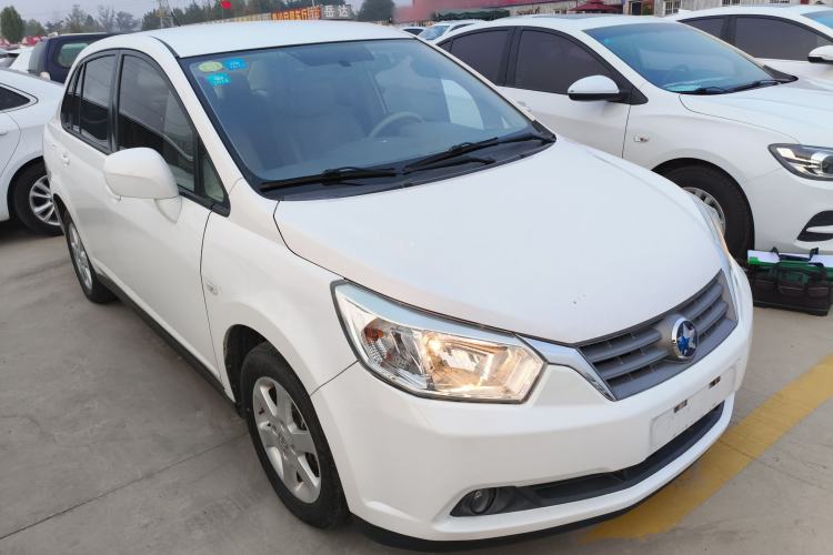 Used Venucia D50 2014 1.6L Manual Splendid Edition Exterior 2