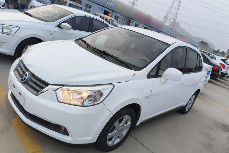 Used Venucia D50 2014 1.6L Manual Splendid Edition Exterior 3