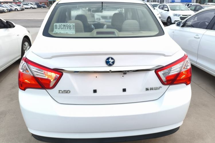 Used Venucia D50 2014 1.6L Manual Splendid Edition Exterior 4