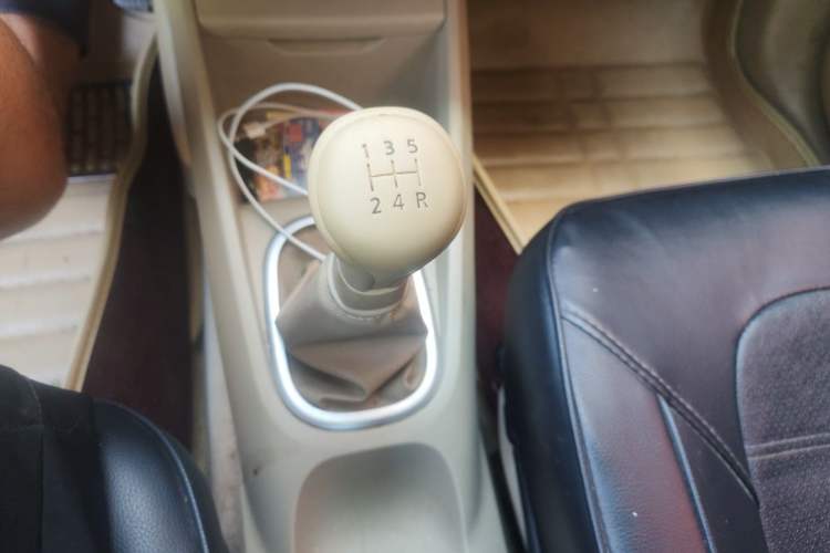 Used Venucia D50 2014 1.6L Manual Splendid Edition Gear Lever