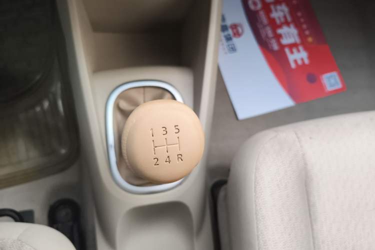 Used Venucia D50 2014 1.6L Manual Splendid Edition Gear Lever