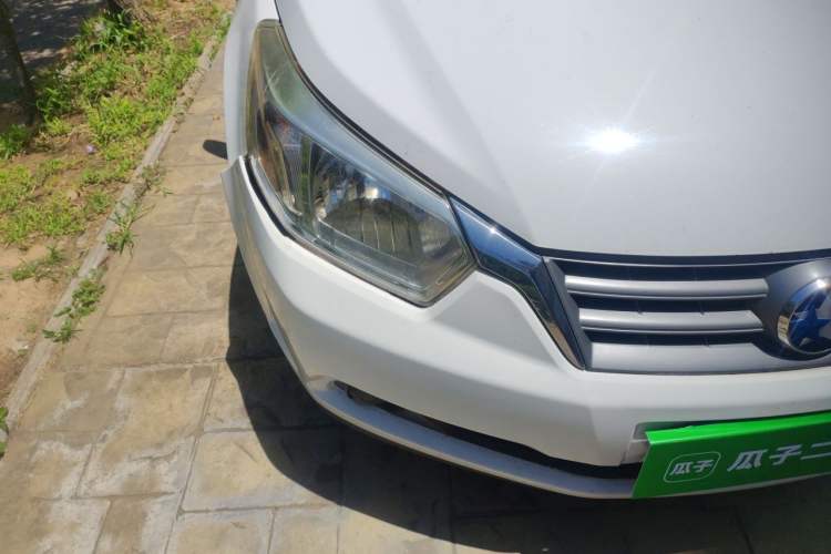 Used Venucia D50 2014 1.6L Manual Splendid Edition Right Front Headlight