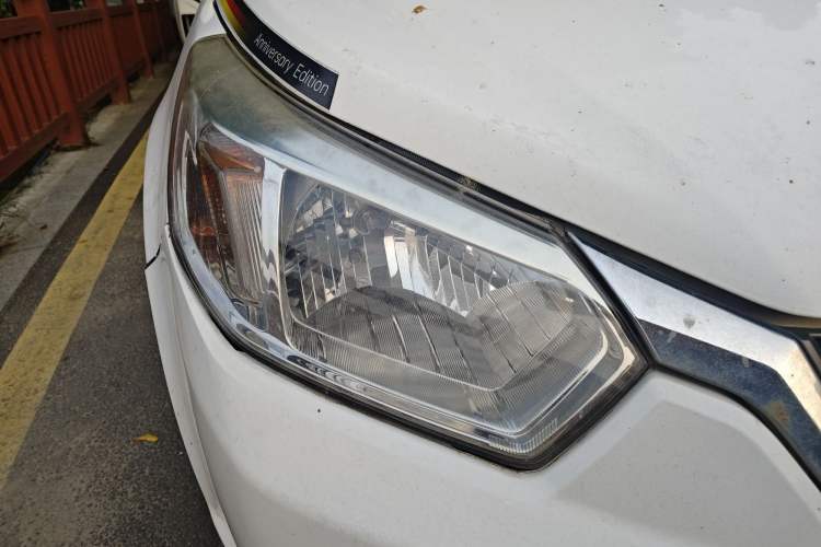 Used Venucia D50 2014 1.6L Manual Splendid Edition Right Front Headlight