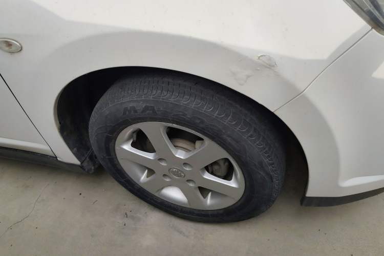 Used Venucia D50 2014 1.6L Manual Splendid Edition Right Front Wheel Hub