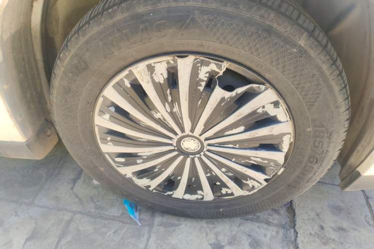 Used Venucia D50 2014 1.6L Manual Splendid Edition Right Front Wheel Hub