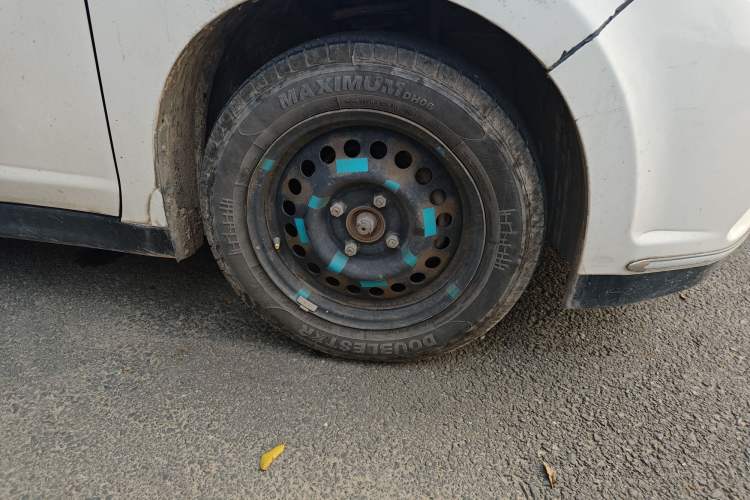Used Venucia D50 2014 1.6L Manual Splendid Edition Right Front Wheel Hub
