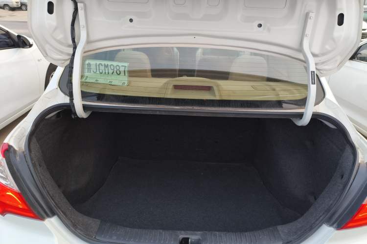 Used Venucia D50 2014 1.6L Manual Splendid Edition Trunk