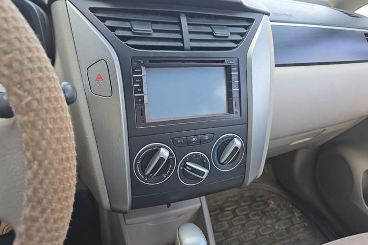 Used Venucia D50 2015 1.6L Automatic Fashion Edition Audio And AC Panel