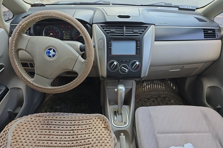 Used Venucia D50 2015 1.6L Automatic Fashion Edition Center Console