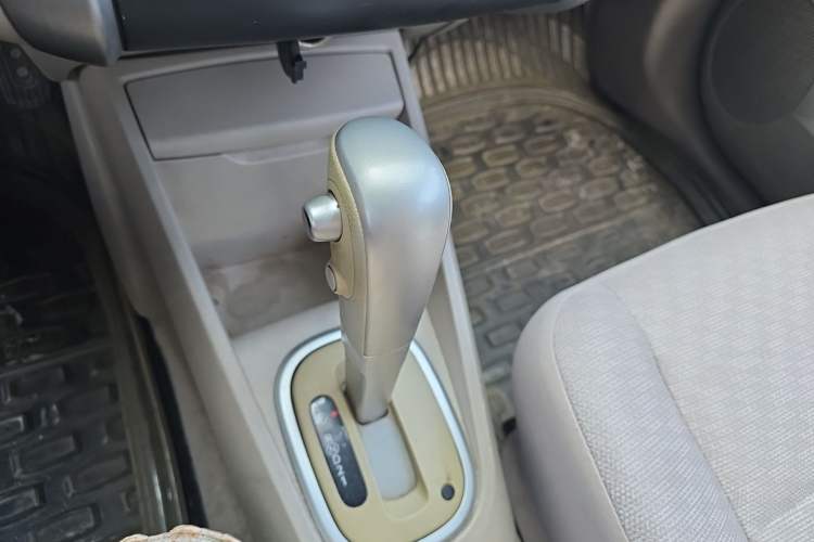 Used Venucia D50 2015 1.6L Automatic Fashion Edition Gear Lever