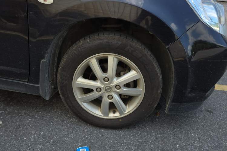 Used Venucia D50 2015 1.6L Automatic Fashion Edition Right Front Wheel Hub