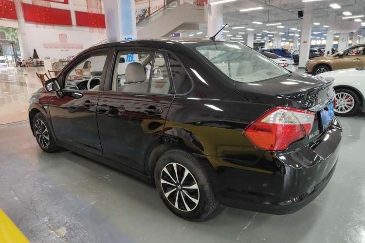Used Venucia D50 2015 1.6L Automatic Fashion Edition Exterior 5