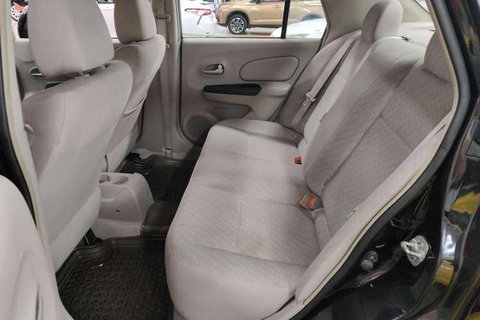 Used Venucia D50 2015 1.6L Automatic Fashion Edition Interior 1