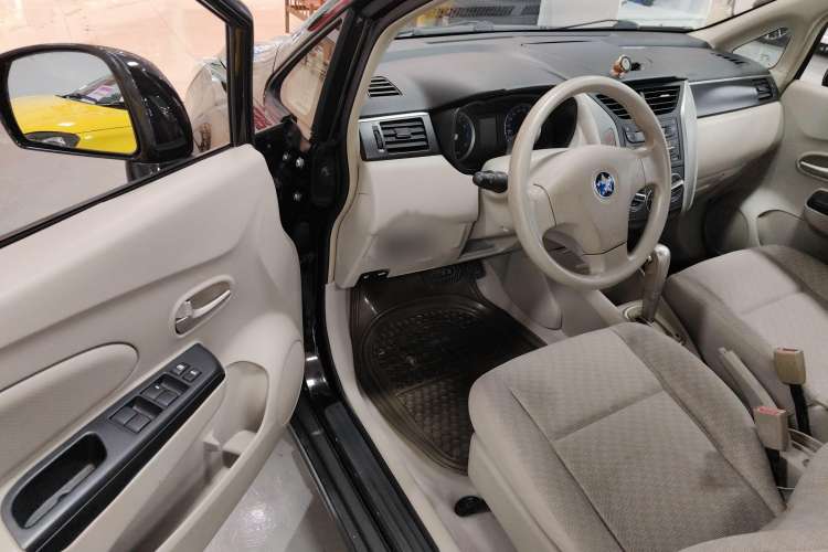 Used Venucia D50 2015 1.6L Automatic Fashion Edition Interior 2