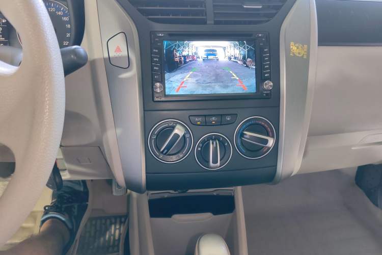 Used Venucia D50 2015 1.6L Automatic Fashion Edition Audio And AC Panel