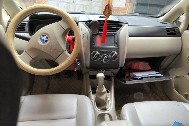 Used Venucia D50 2015 1.6L Manual Fashion Edition Center Console