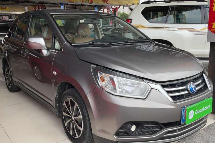 Used Venucia D50 2015 1.6L Manual Fashion Edition Exterior 2