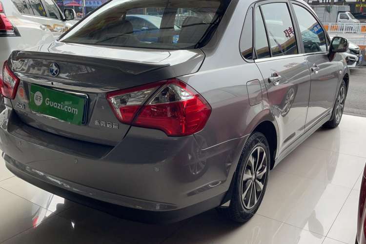 Used Venucia D50 2015 1.6L Manual Fashion Edition Exterior 3