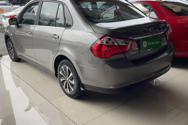 Used Venucia D50 2015 1.6L Manual Fashion Edition Exterior 5
