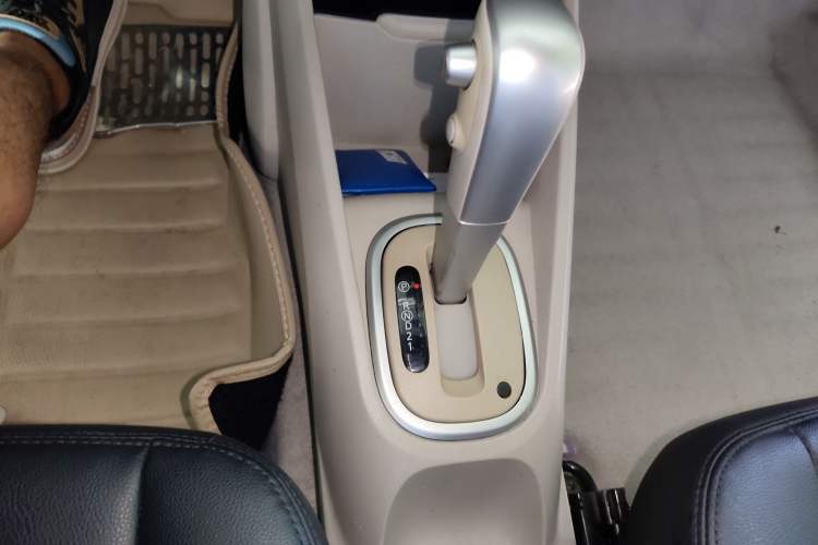 Used Venucia D50 2015 1.6L Automatic Fashion Edition Gear Lever